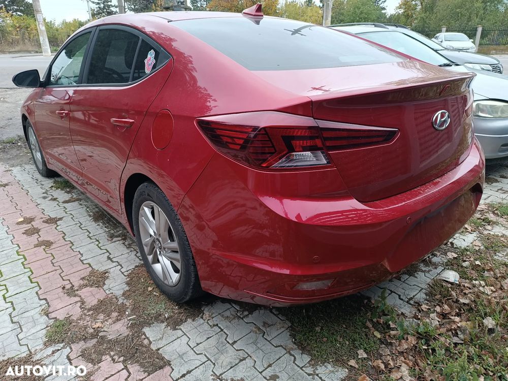 Hyundai Elantra - 3