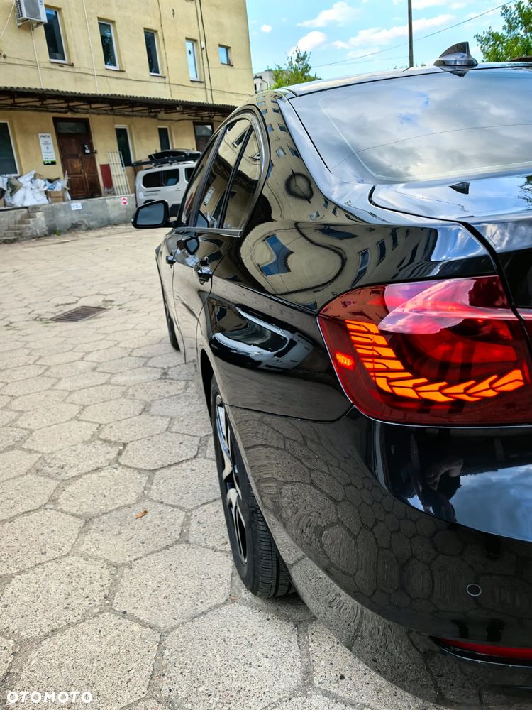 BMW Seria 3 328i xDrive Sport Line - 9