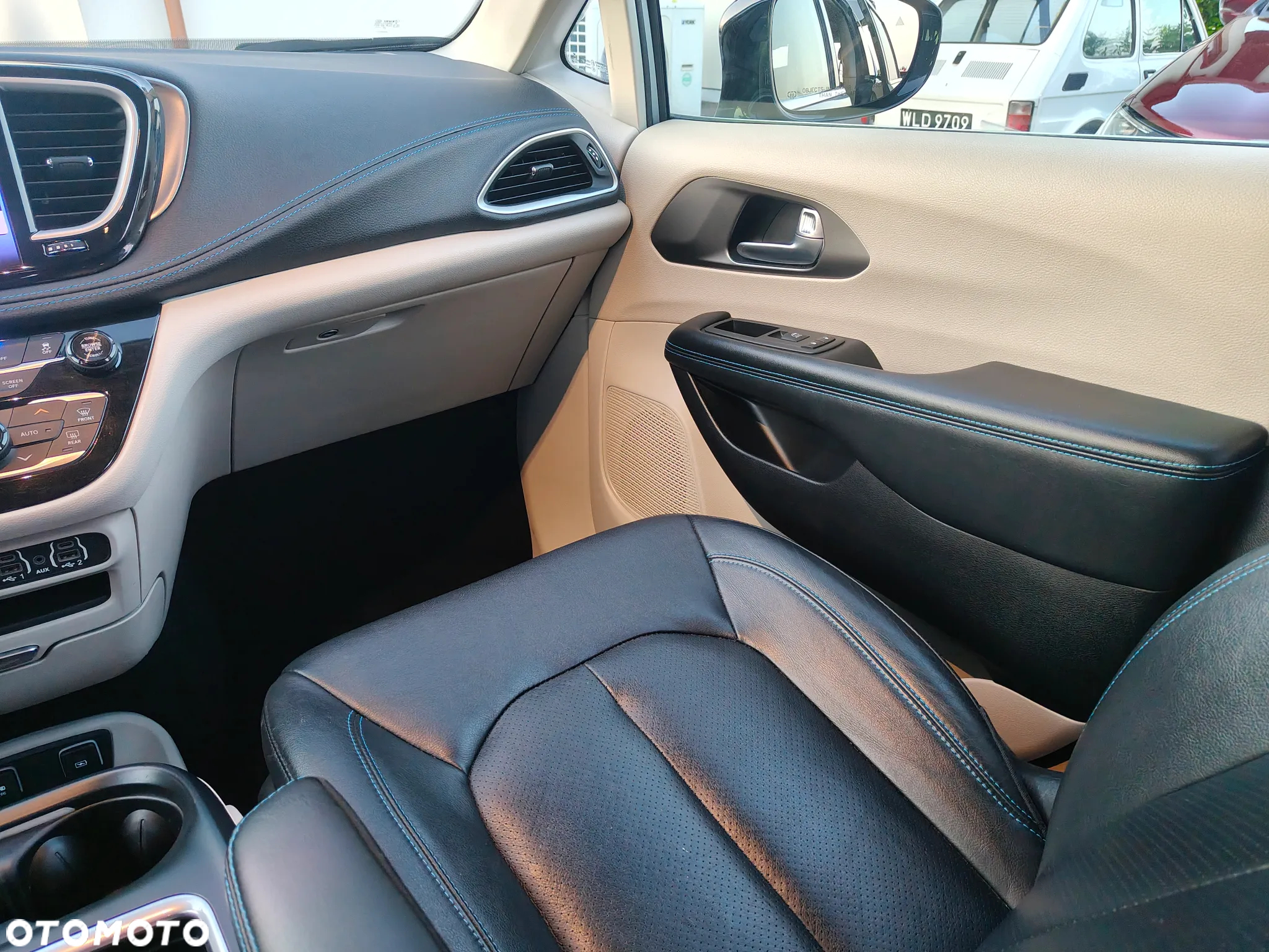 Chrysler Pacifica - 15
