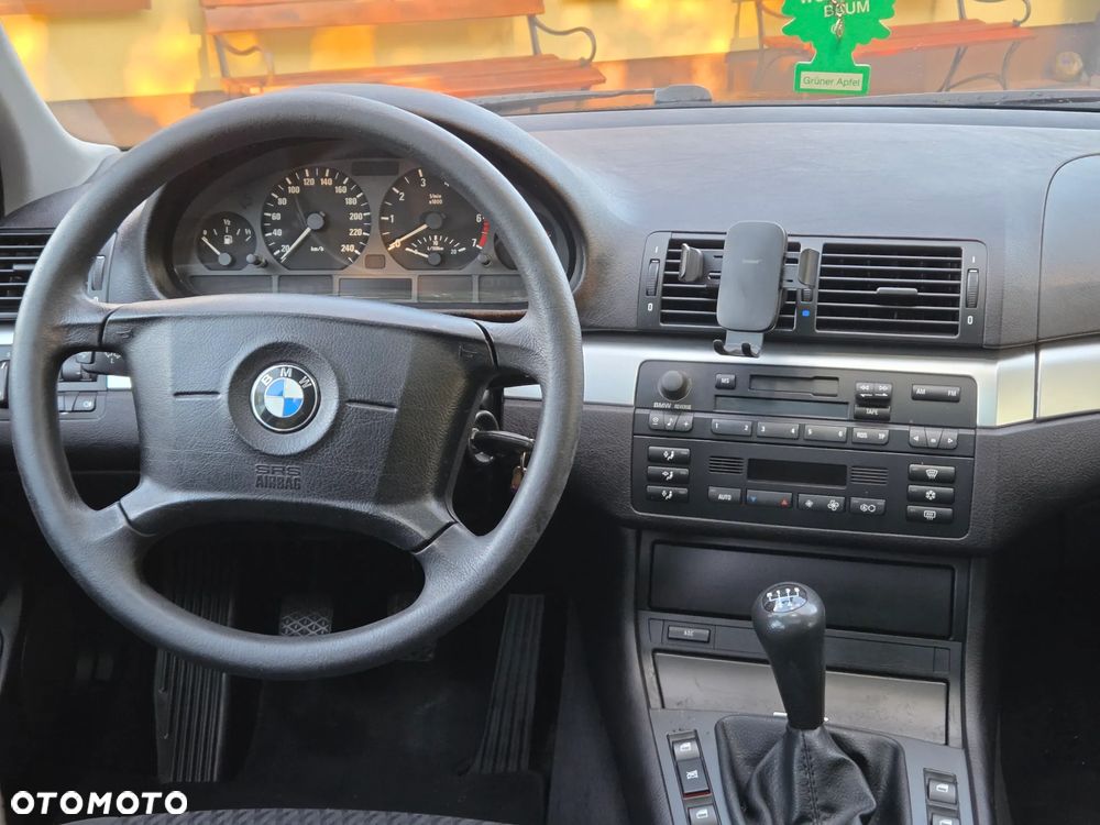 BMW Seria 3 318i - 14