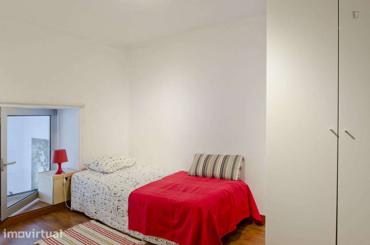 Quarto - localizado em Anjos Lisbon - Grande imagem: 2/25