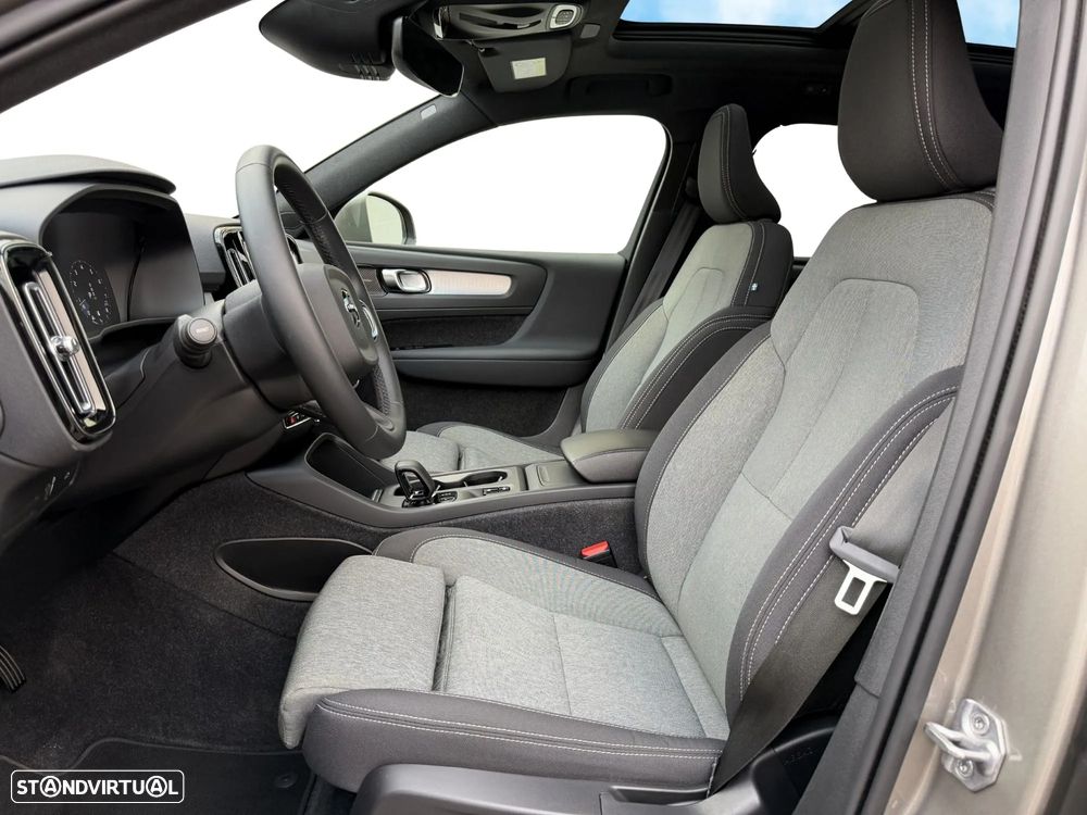 Volvo XC 40 2.0 B4 Momentum Plus - 4