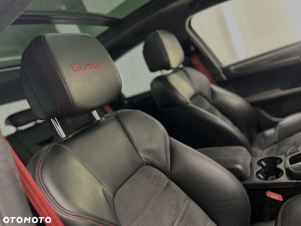 Porsche Macan Turbo - 11