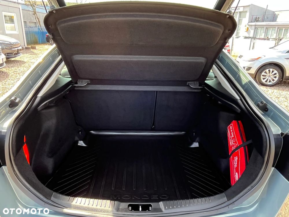 Ford Mondeo 2.0 Ghia - 31