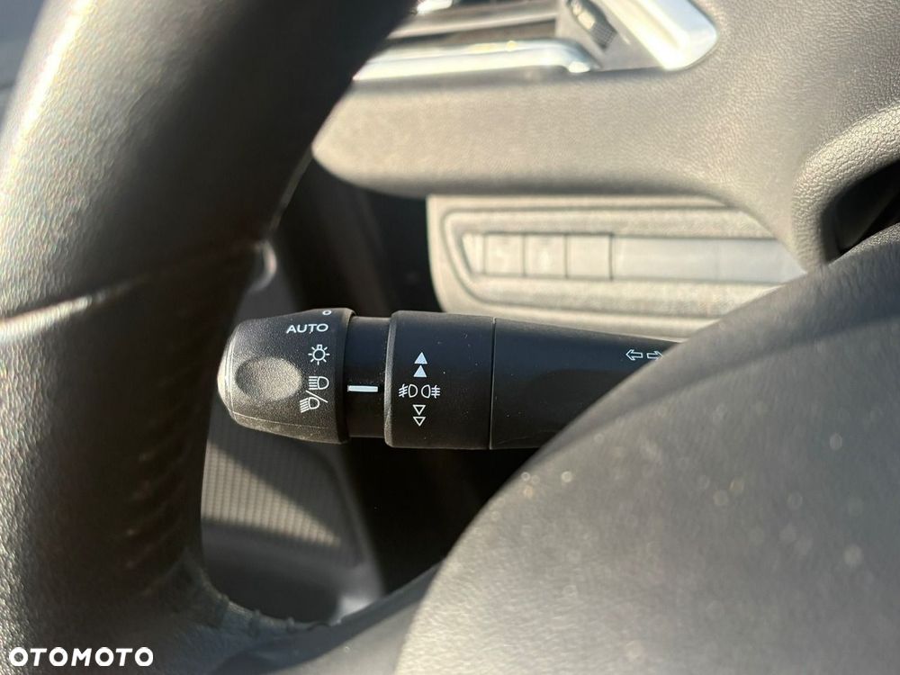 Peugeot 208 120 VTI Intuitive - 27
