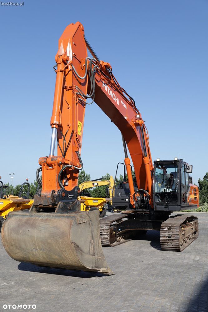 Hitachi ZX350LCN-7 - 17