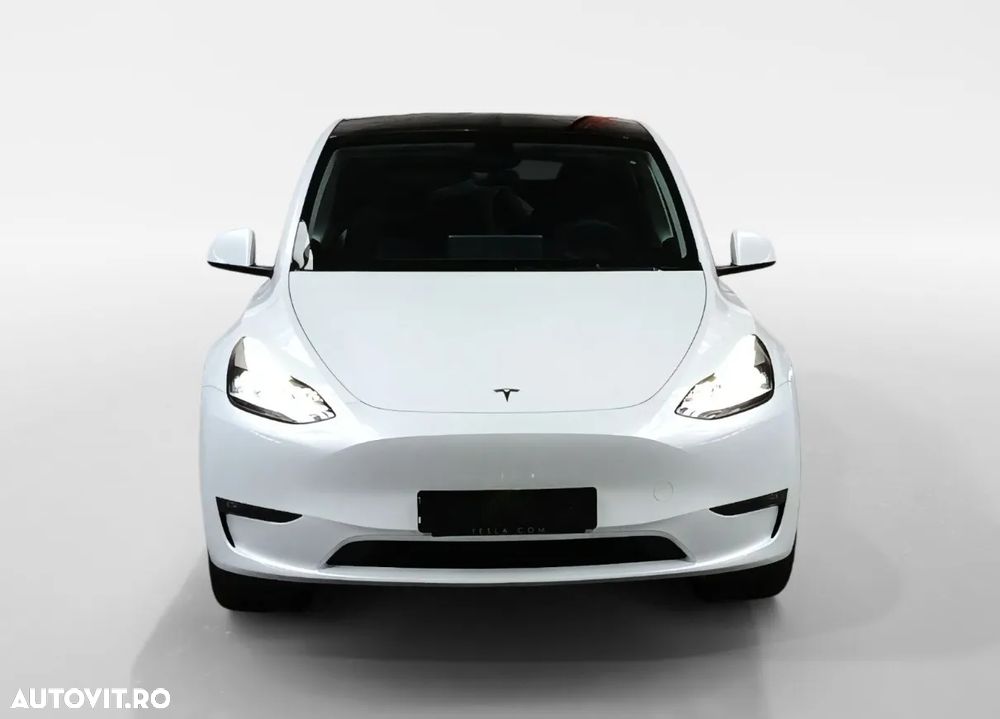 Tesla Model Y - 2