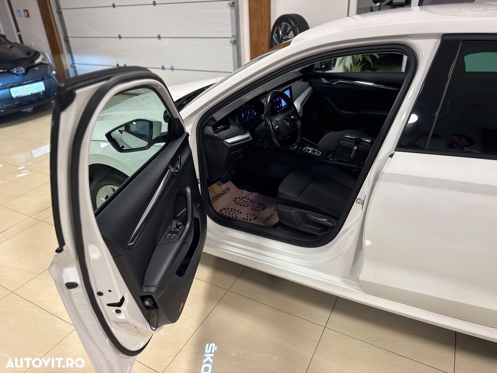 Skoda Octavia 2.0 TDI DSG First Edition - 8