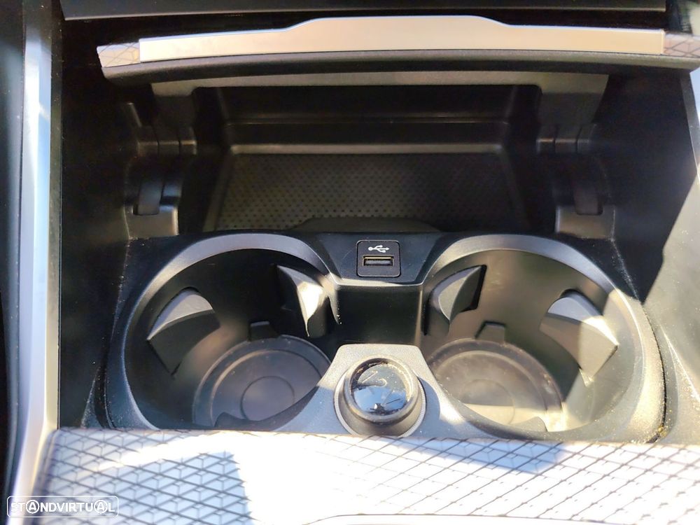 BMW 320 d Touring Pack Desportivo M Auto - 31