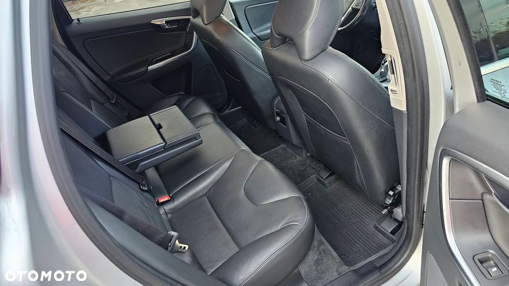 Volvo XC 60 D3 Drive-E Ocean Race - 22