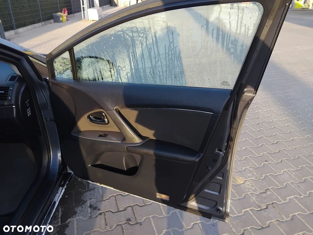 Toyota Avensis 1.8 Sol - 9