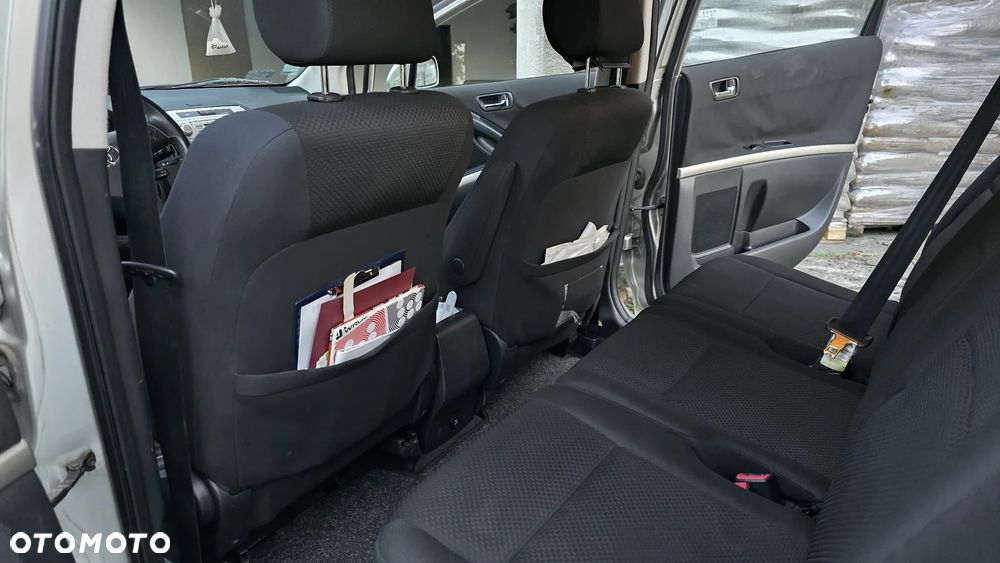 Toyota Corolla Verso 2.2 D-4D - 11