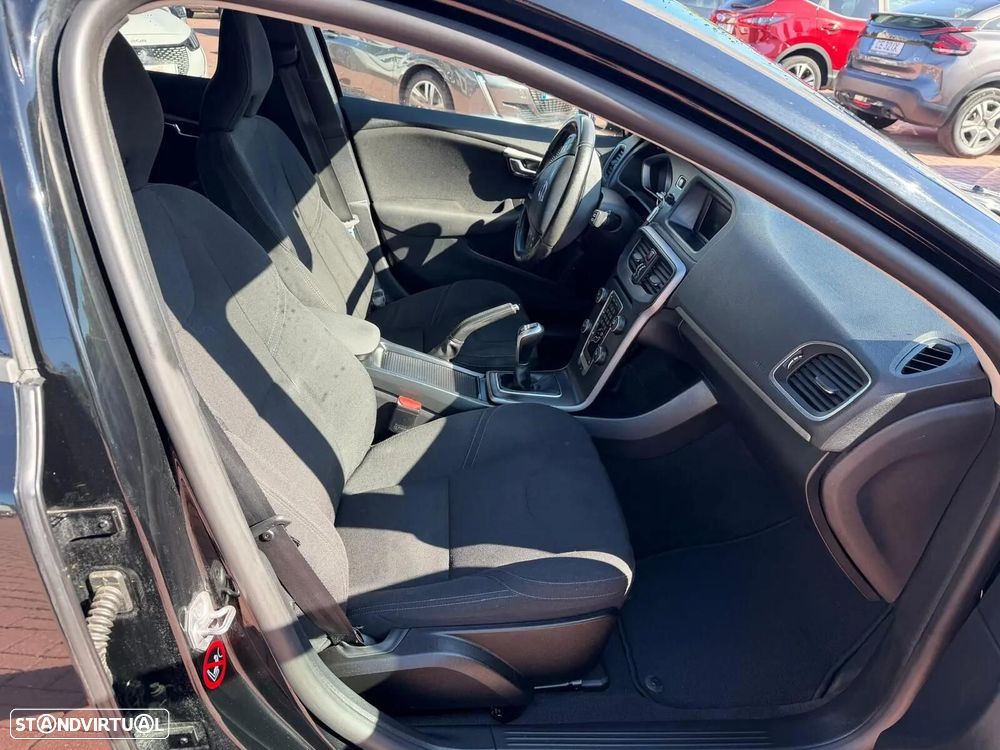 Volvo V40 2.0 D2 Momentum - 21