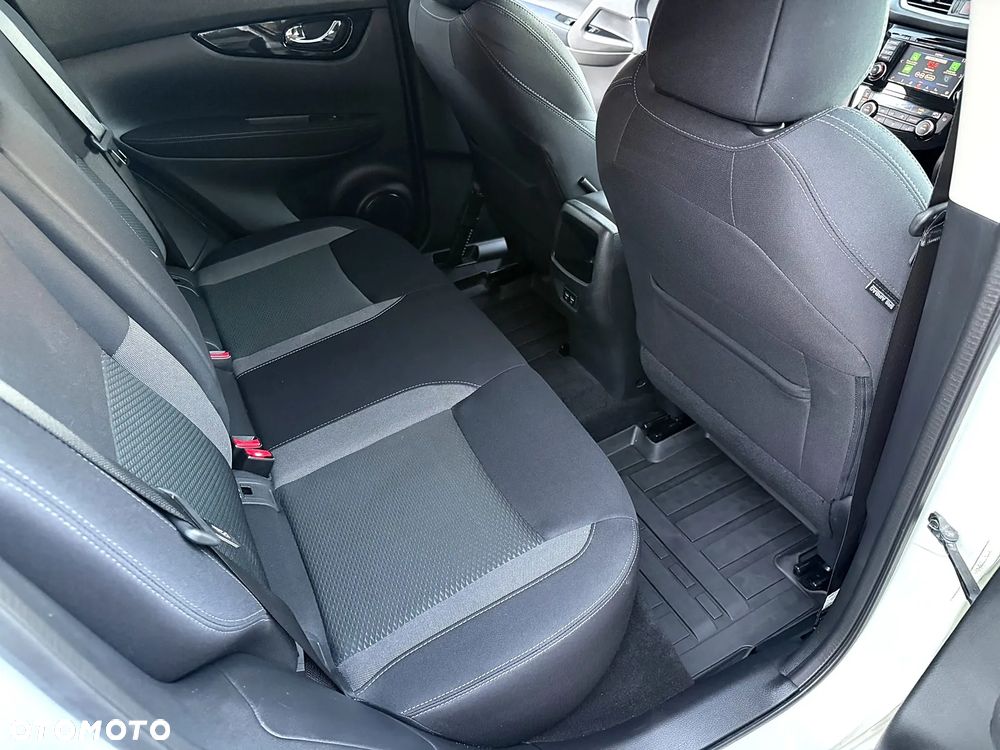 Nissan Qashqai 1.3 DIG-T N-Connecta - 28