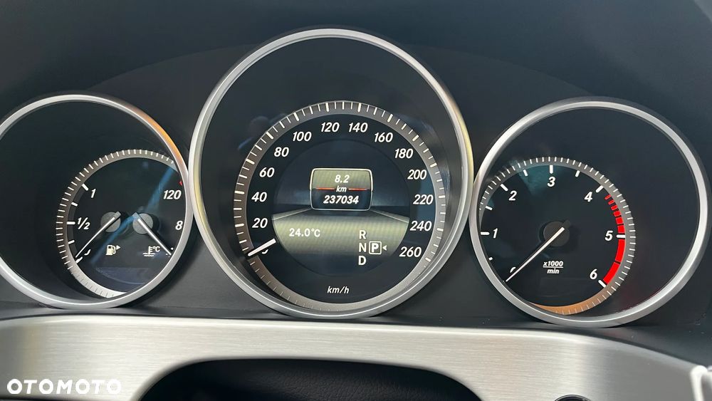 Mercedes-Benz Klasa E - 28