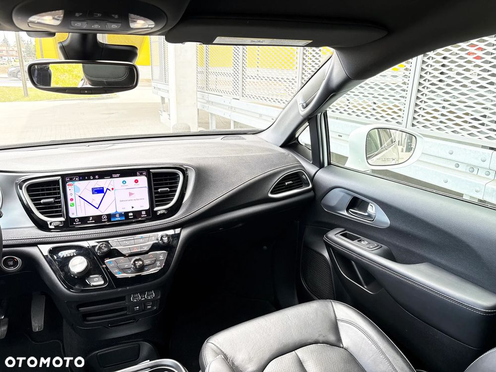 Chrysler Pacifica - 18
