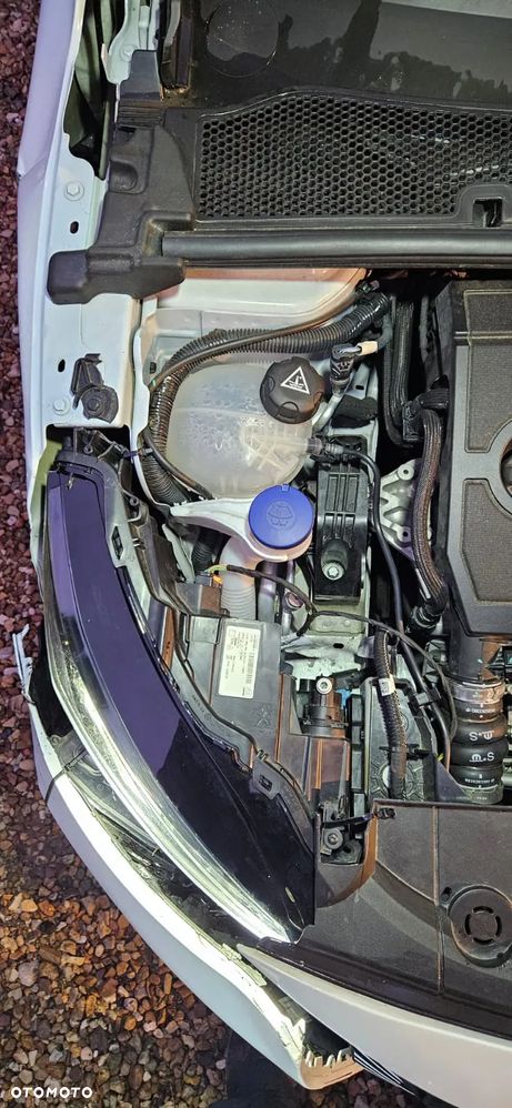 Peugeot 208 - 18
