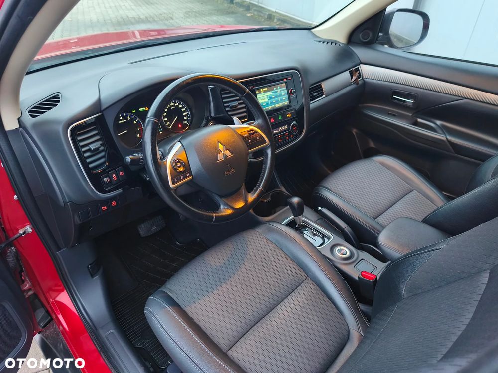 Mitsubishi Outlander 2.0 4WD Invite - 40