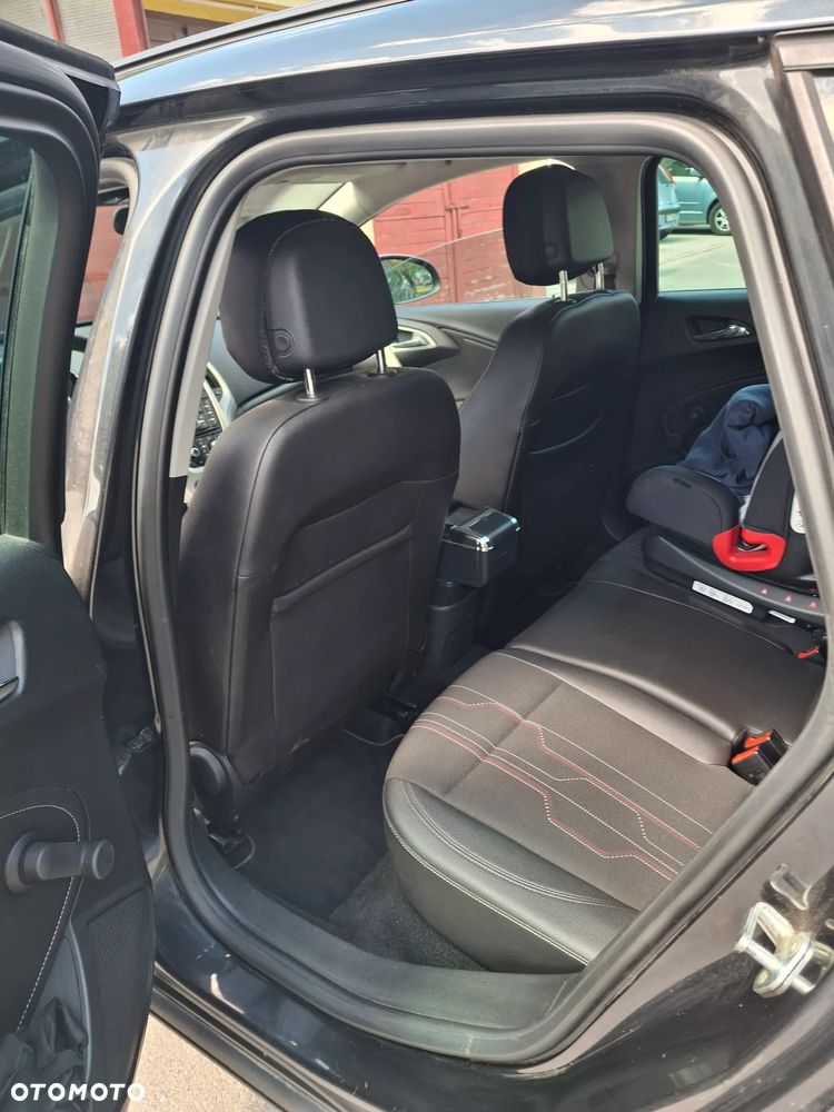 Opel Astra 1.4 Turbo 150 Jahre - 10