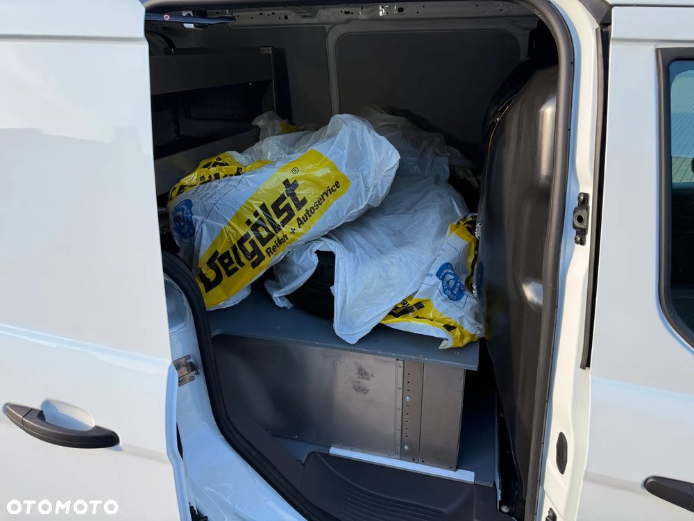 Ford Transit Connect - 22