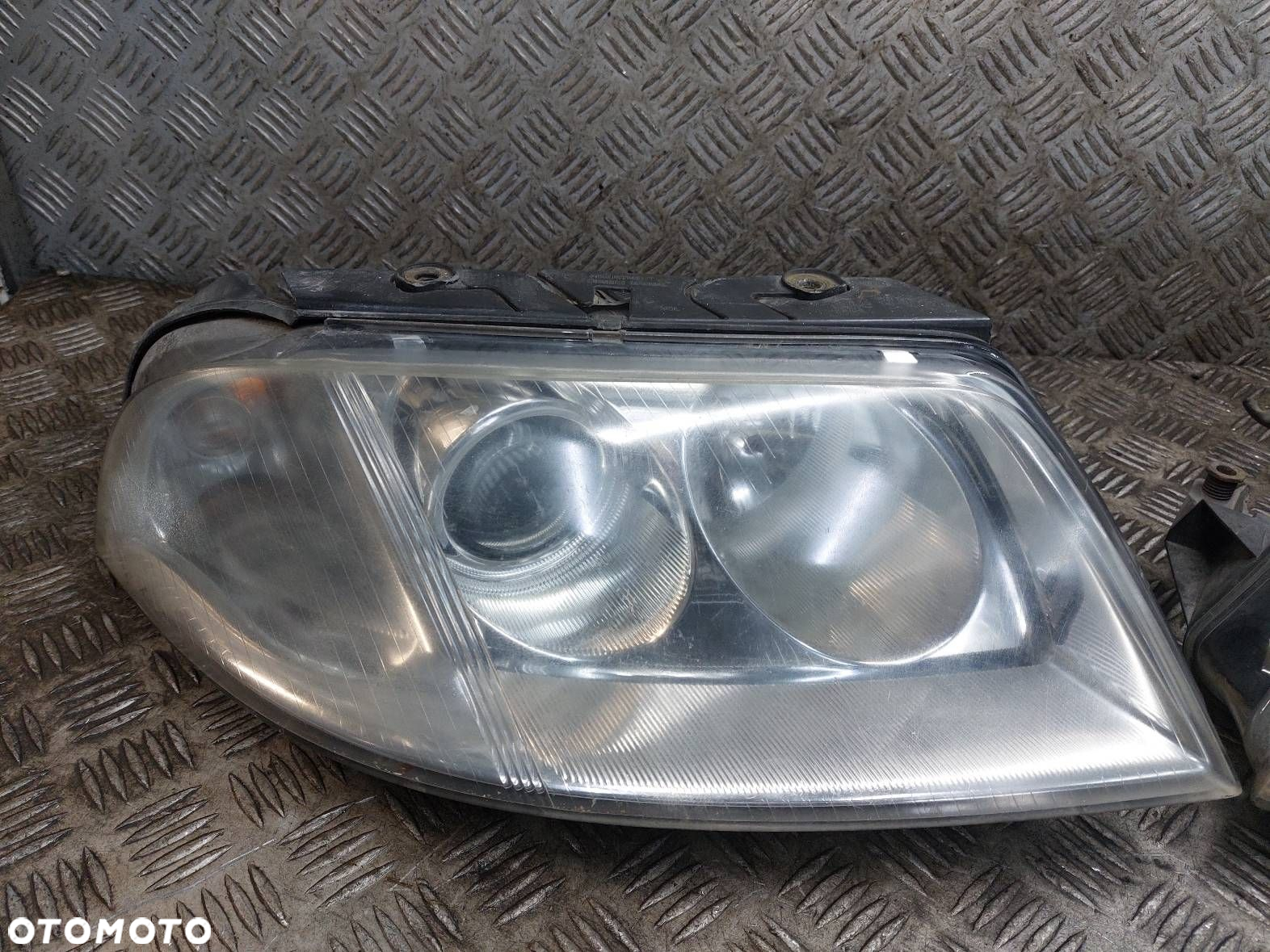 LAMPA LEWY PRZÓD + PRAWY PRZÓD VOLKSWAGEN PASSAT B5 FL LIFT HELLA - 2