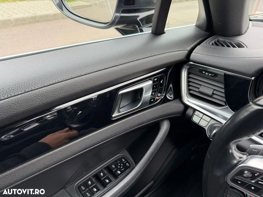 Porsche Panamera 4S - 12