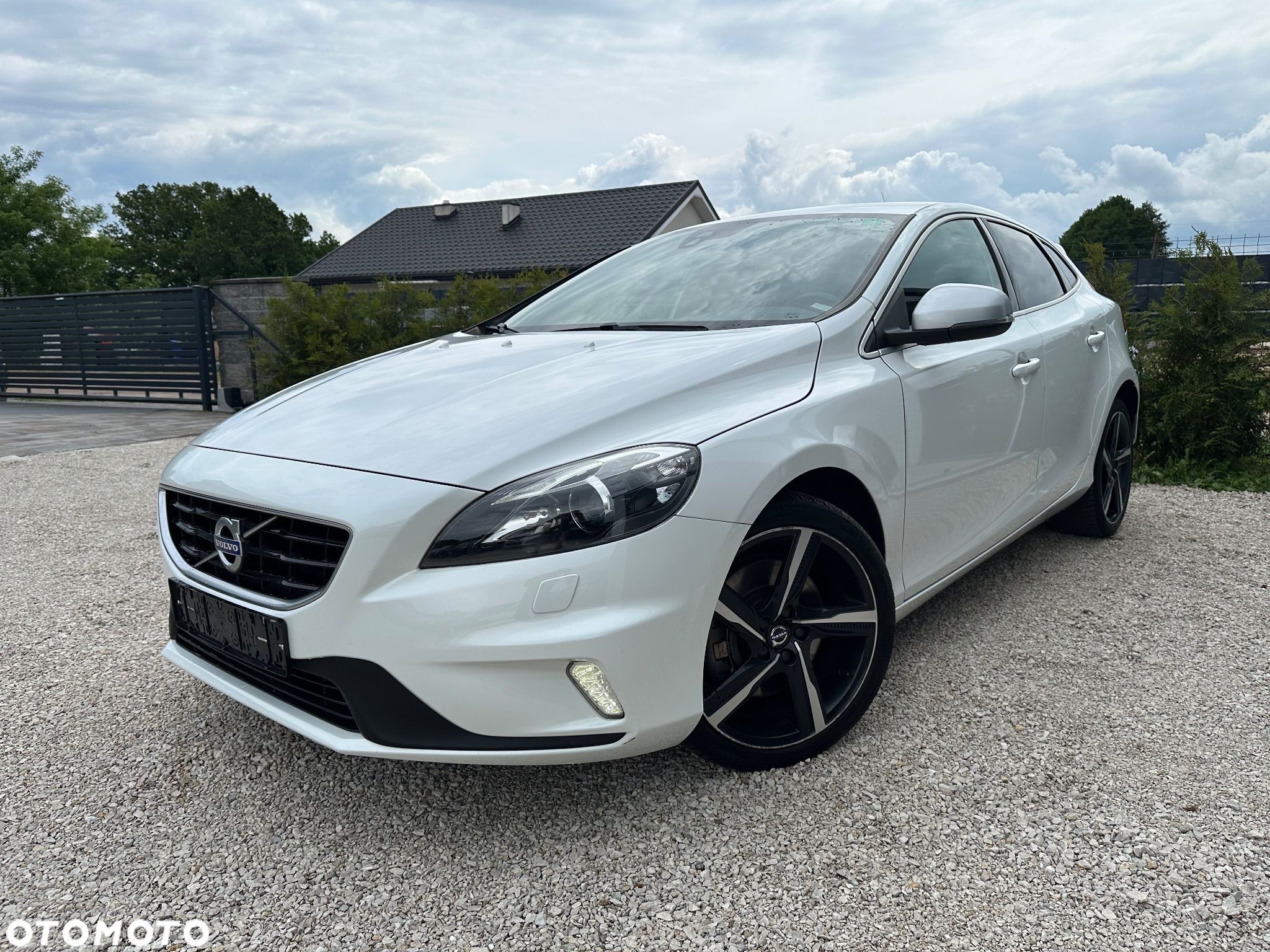 Volvo V40 D3 Drive-E R-Design Momentum - 1