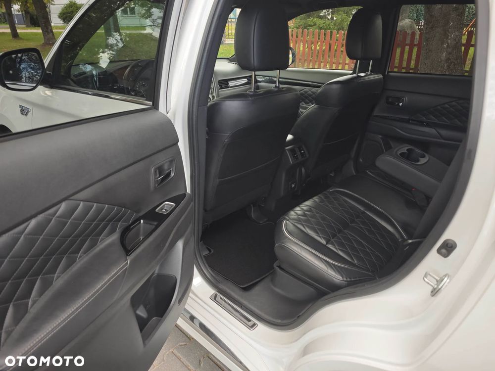 Mitsubishi Outlander 2.4 4WD Plug-In Hybrid Diamant+ - 17