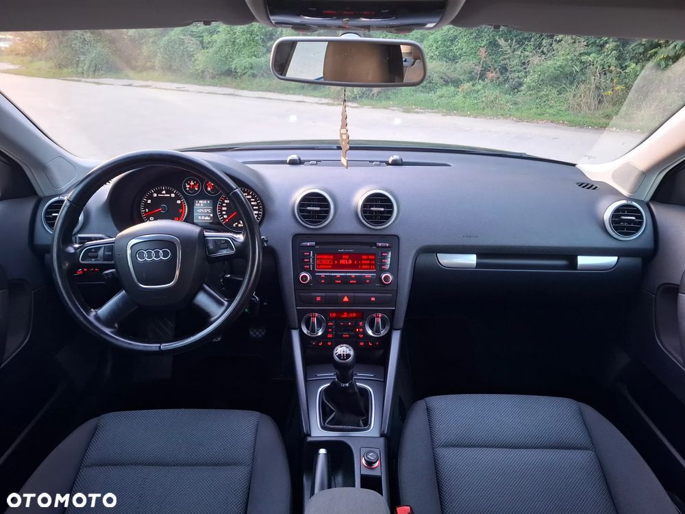 Audi A3 Sportback 1.6 Ambiente - 27