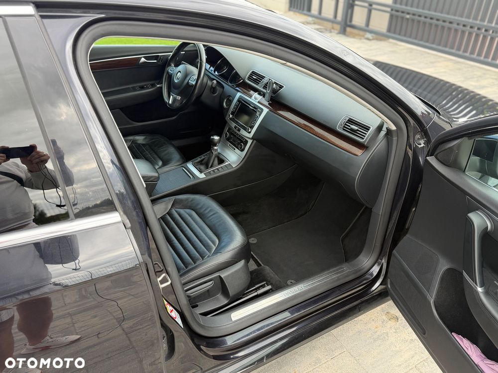 Volkswagen Passat 2.0 TDI DPF BlueMotion Technology Comfortline - 12
