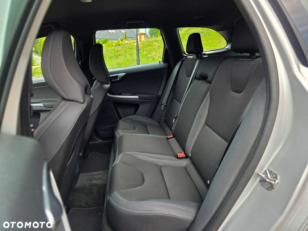 Volvo XC 60 D4 Geartronic Momentum - 16