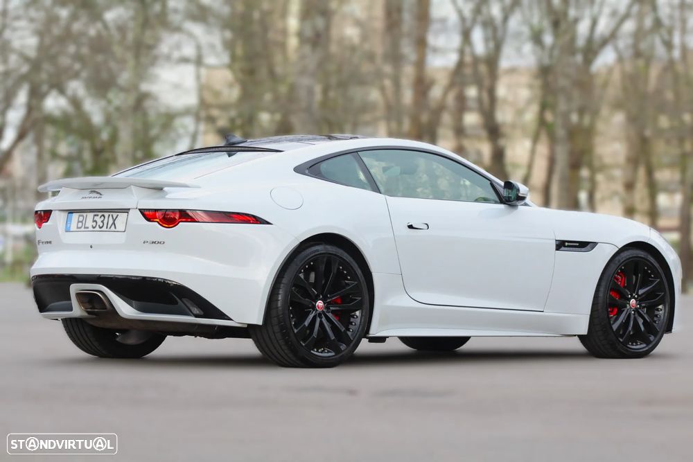 Jaguar F-Type 2.0 i4 R-Dynamic Black - 12