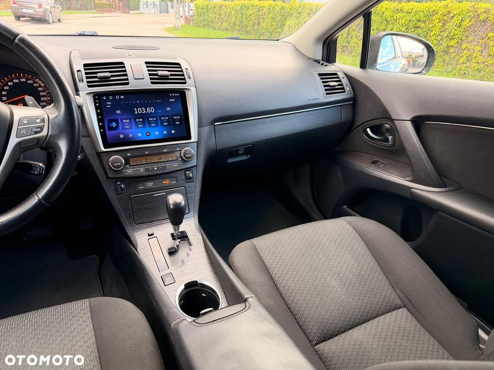 Toyota Avensis - 13