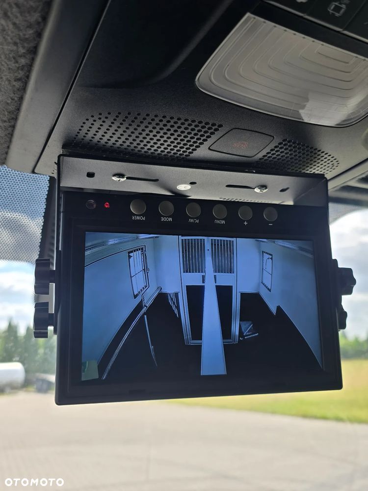 Mercedes-Benz Koniowóz-Sprinter - 30