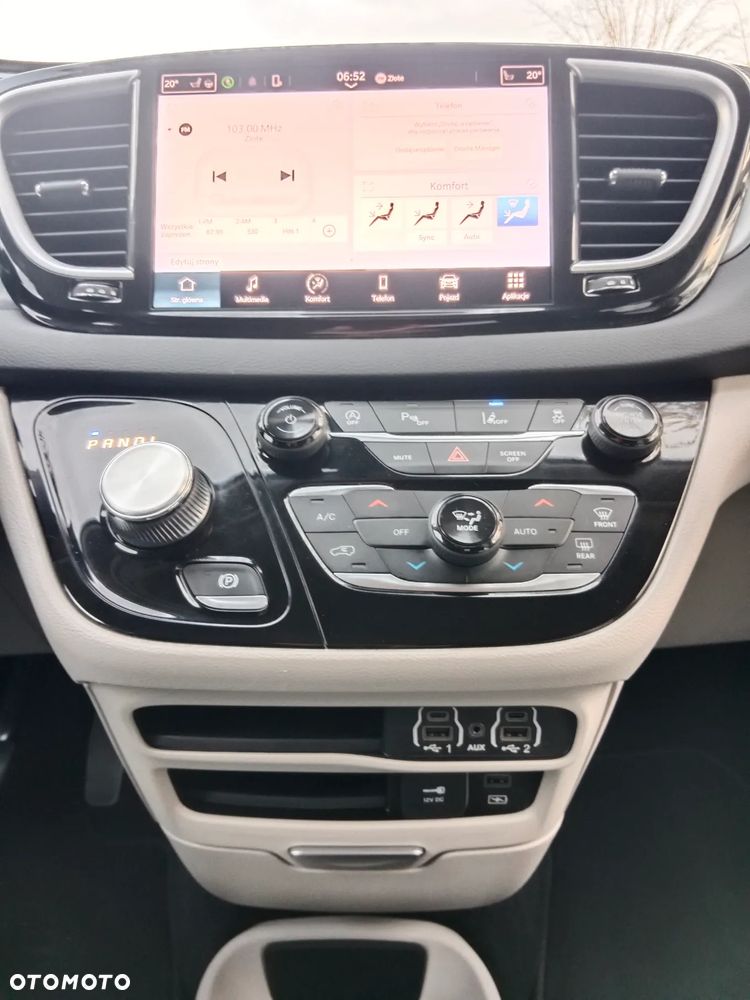 Chrysler Pacifica - 11