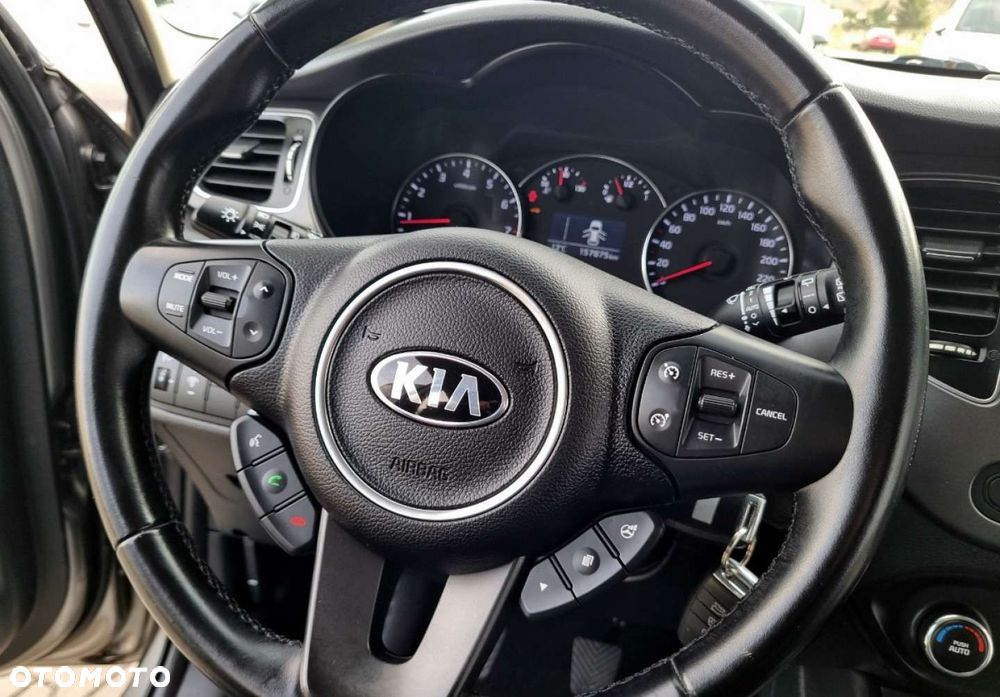 Kia Carens - 34
