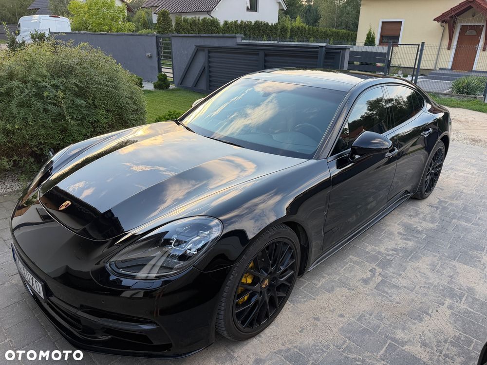 Porsche Panamera - 1