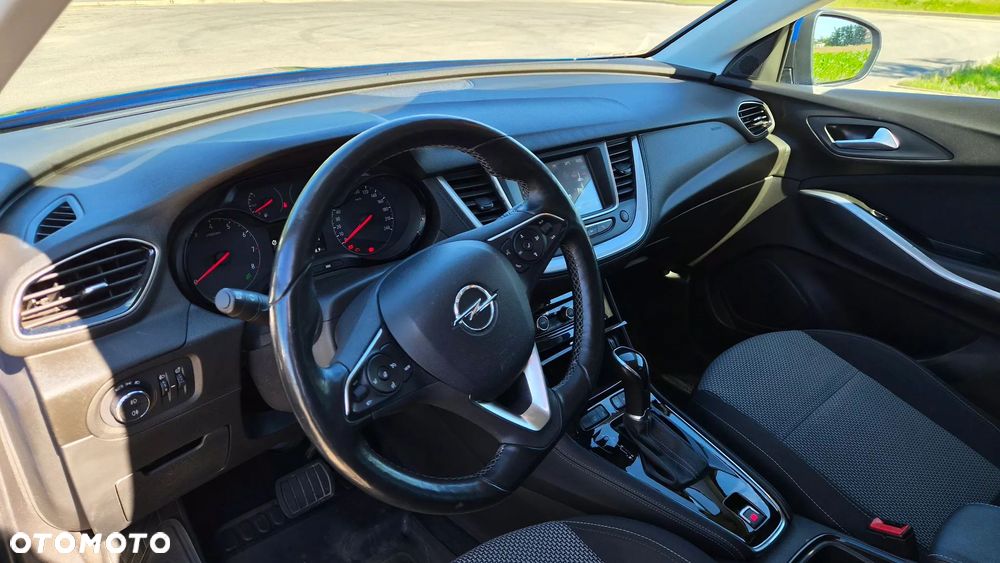 Opel Grandland X 1.2 T GPF Design&Tech S&S - 26