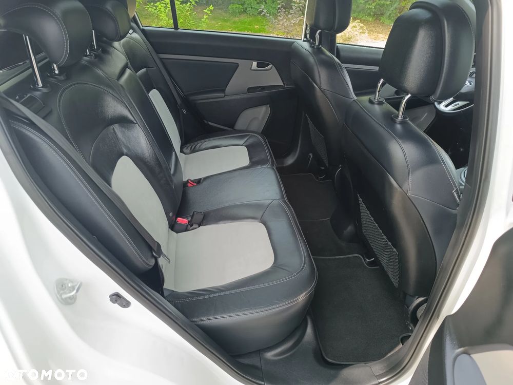 Kia Sportage 1.7 CRDI 2WD Dream-Team Edition - 28