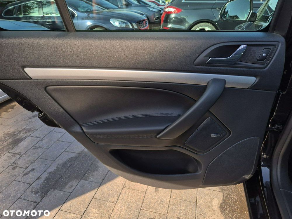 Skoda Octavia Combi 2.0 TDI CR DPF DSG RS - 20