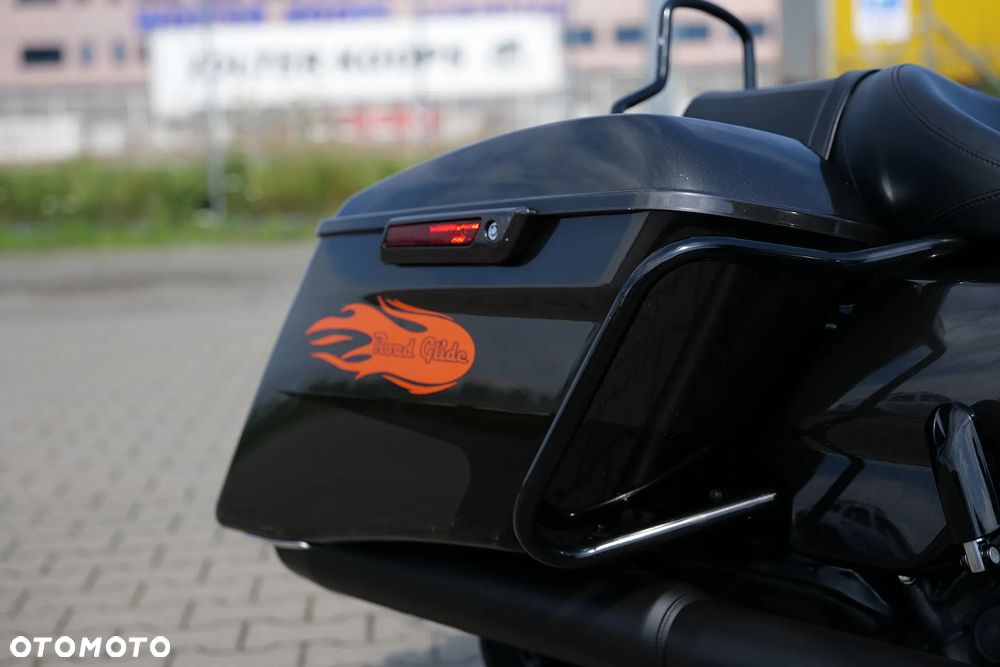 Harley-Davidson Touring Road Glide - 21