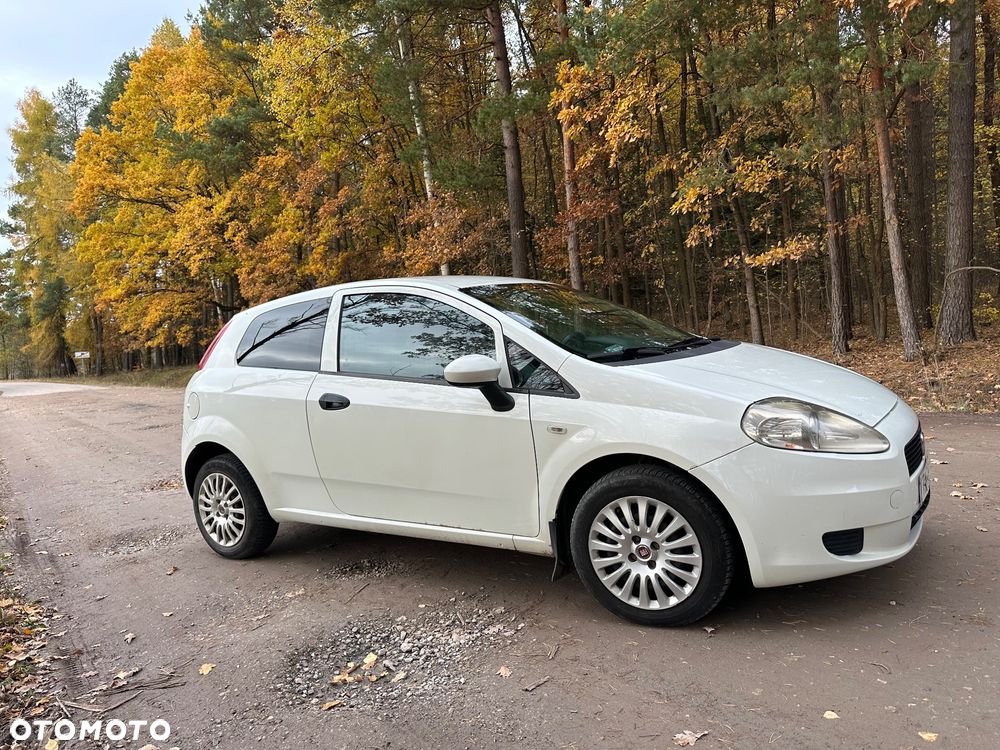 Fiat Punto 2011 photo 4
