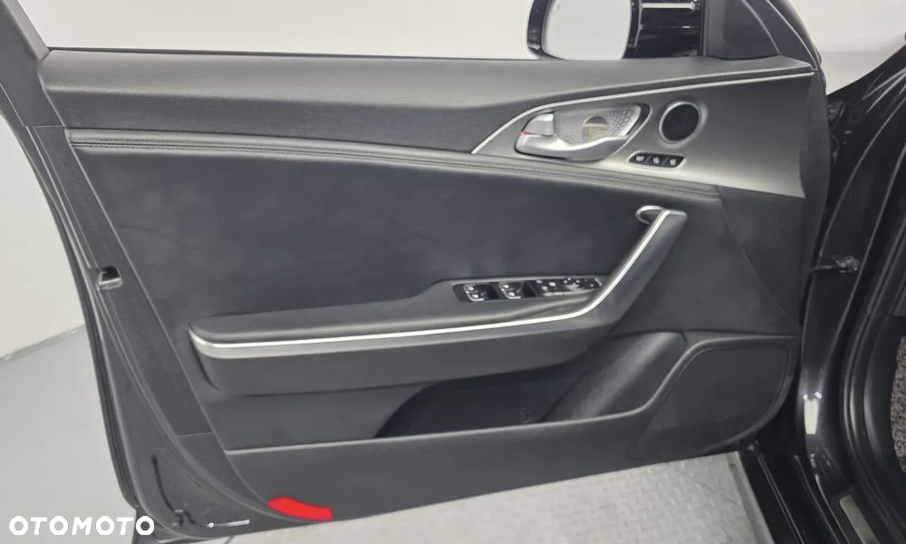 Kia Stinger - 26
