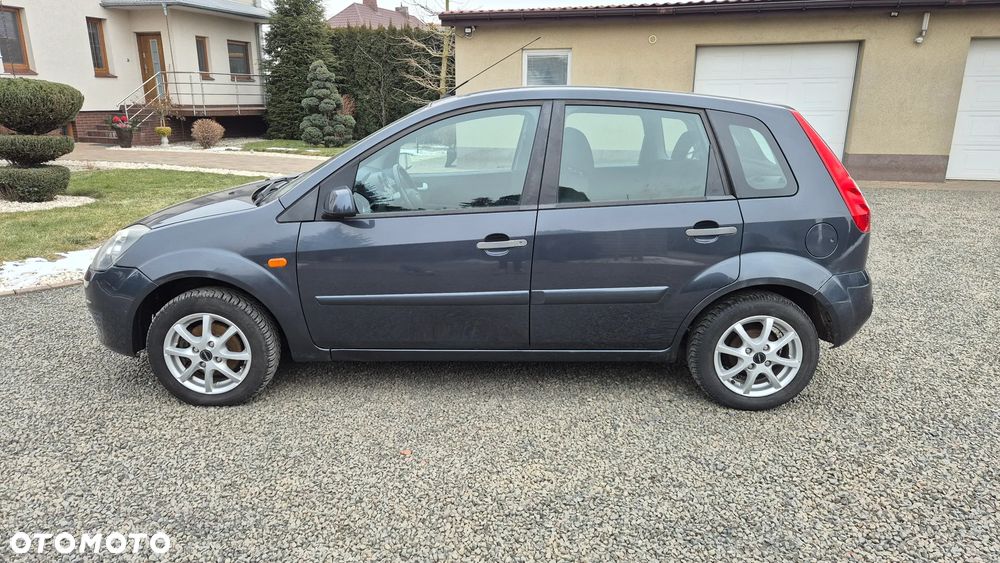 Ford Fiesta 1.3 Ambiente - 2