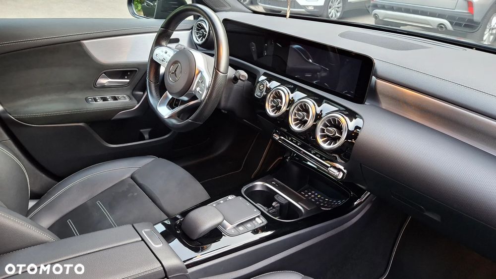 Mercedes-Benz Klasa A 200 7G-DCT Lim Special Edition - 36