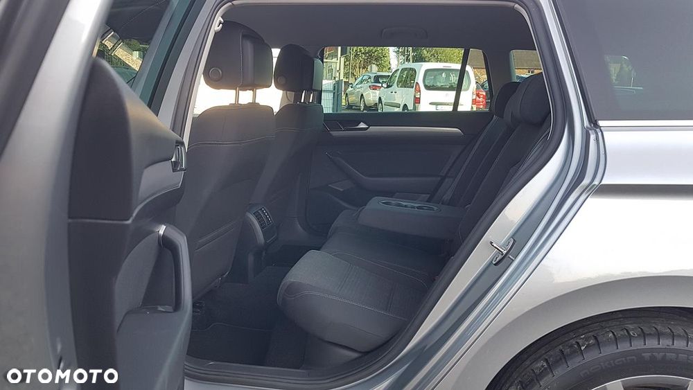 Volkswagen Passat 2.0 TSI Business DSG - 23
