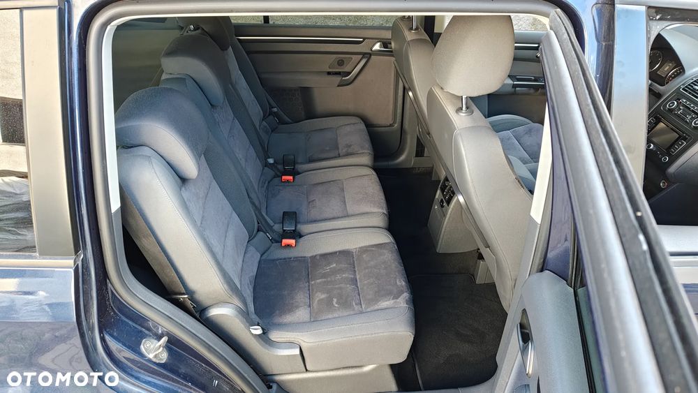 Volkswagen Touran - 22
