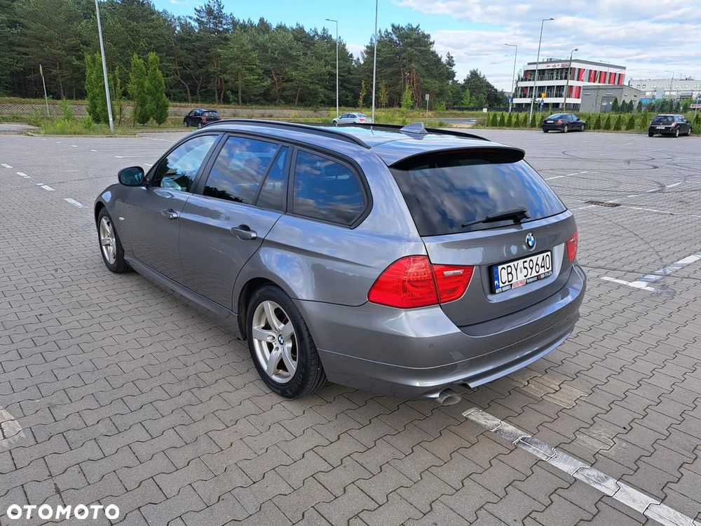 BMW Seria 3 318d DPF Touring Edition Exclusive - 8