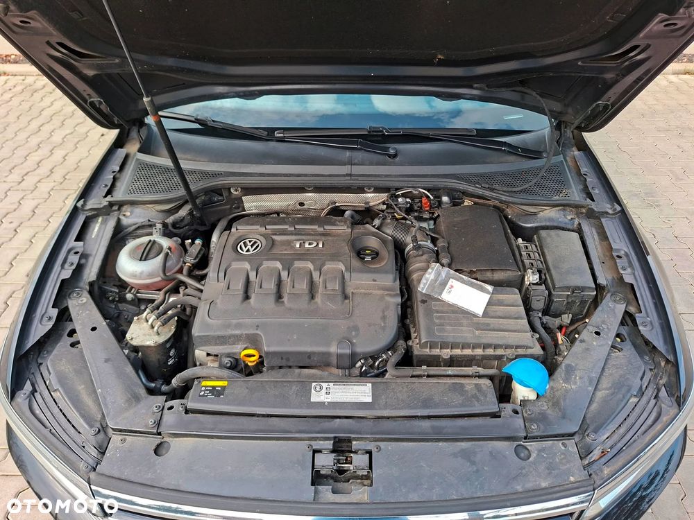 Volkswagen Passat 2.0 TDI (BlueMotion Technology) Highline - 18