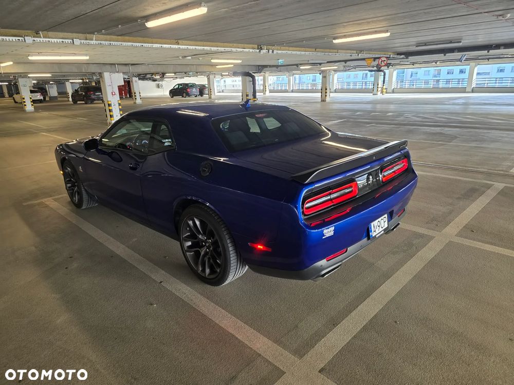 Dodge Challenger - 4